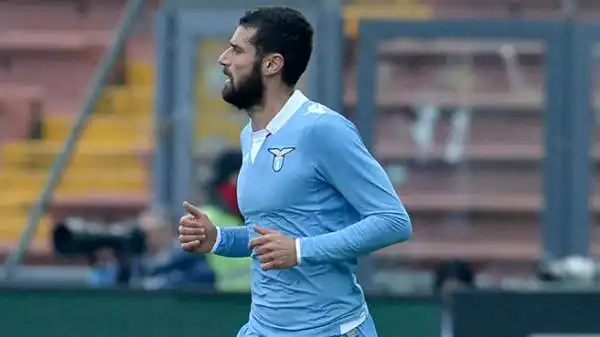 Udinese-Lazio 0-1. Candreva 7. Ex dal cuore di pietra, regala tre punti alla Lazio con un rigore gelido: cucchiaio morbidissimo. E in avanti è il più costante della squadra di Pioli.