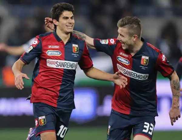 Il Genoa sbanca l'Olimpico battendo la Lazio per 1-0 grazie al rigore di Perotti! Padroni di casa in 10 per un'ora per il rosso a Marchetti.