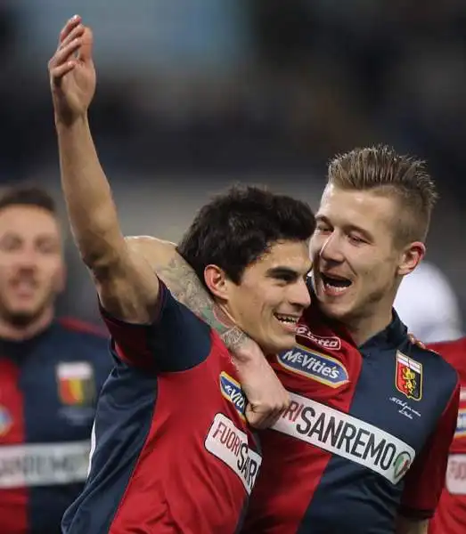 Il Genoa sbanca l'Olimpico battendo la Lazio per 1-0 grazie al rigore di Perotti! Padroni di casa in 10 per un'ora per il rosso a Marchetti.