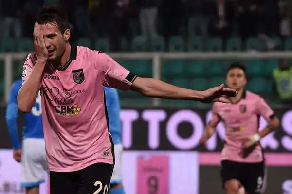 Palermo champagne, 3-1 al Napoli. Lazaar, Vazquez e Rigoni trascinano i rosanero, inutile il gol di Gabbiadini.