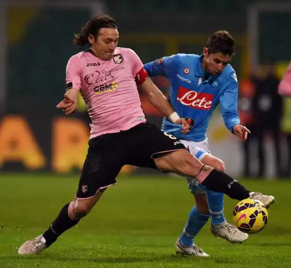 Palermo champagne, 3-1 al Napoli. Lazaar, Vazquez e Rigoni trascinano i rosanero, inutile il gol di Gabbiadini.