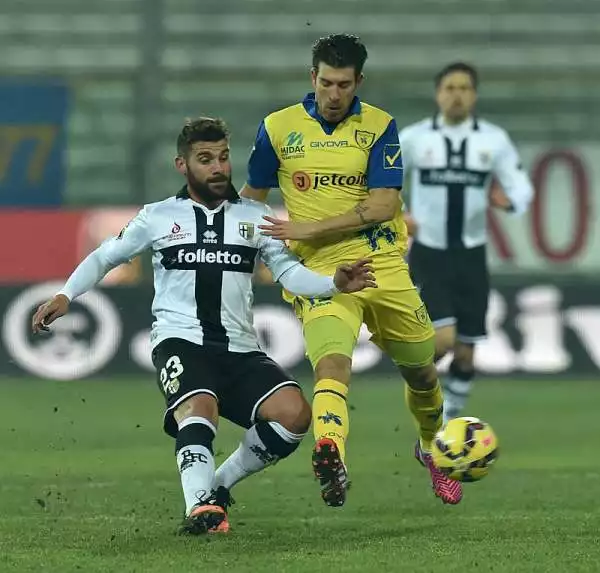 Al Tardini il Parma deve arrendersi al Chievo per 0-1 complicando non poco il proprio cammino verso la salvezza. Decisivo il gol di Zukanovic su punizione!