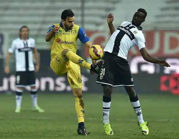 Al Tardini il Parma deve arrendersi al Chievo per 0-1 complicando non poco il proprio cammino verso la salvezza. Decisivo il gol di Zukanovic su punizione!