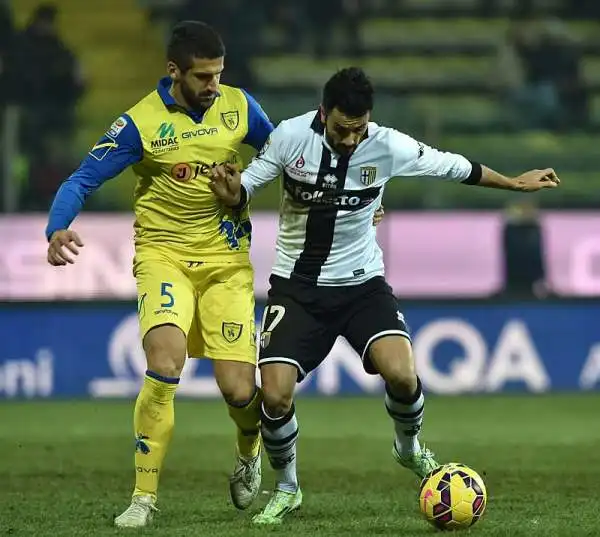 Al Tardini il Parma deve arrendersi al Chievo per 0-1 complicando non poco il proprio cammino verso la salvezza. Decisivo il gol di Zukanovic su punizione!