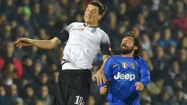 Cesena-Juventus 2-2. Djuric 7,5. Ecco un centravanti vecchio stampo, il cui primo compito è prenderle tutte di testa (ricordate Kennet Andersson?). E contro la capolista trova un gol e un assist.