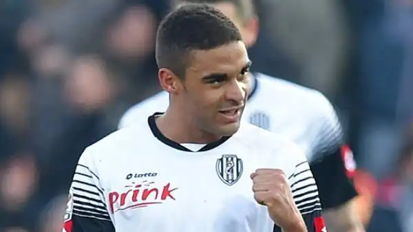 Cesena-Juventus 2-2. Defrel 7. Moto perpetuo a tutto campo dei romagnoli. E la difesa più forte del campionato, di fronte alle sue accelerazioni, traballa pericolosamente.