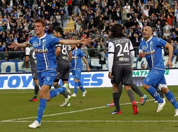 Tre punti d'oro per gli uomini di Maurizio Sarri, che oggi hanno vinto e convinto grazie ad un gol di Rugani e a una doppietta dell'eterno Maccarone.