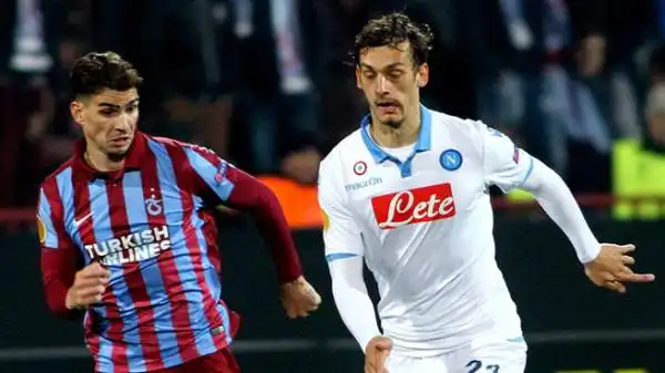 Trabzonspor-Napoli 0-4. Gabbiadini 7,5. Un altro gol, il quarto in azzurro, sta impressionando per qualità e continuità di rendimento.