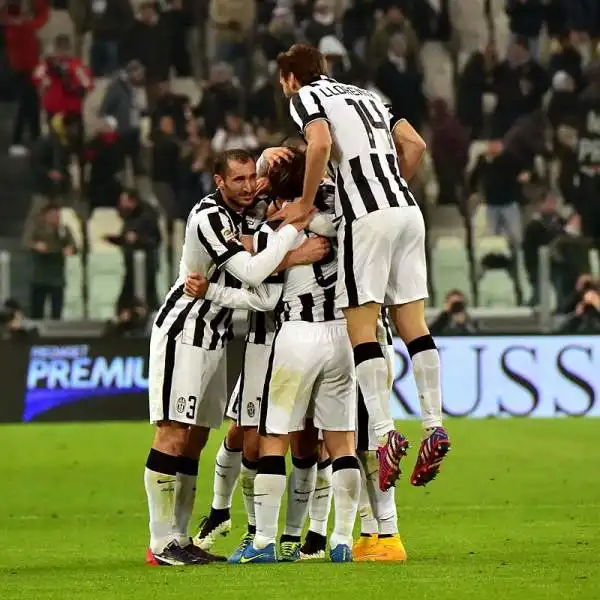 La Juventus soffre ma piega l'Atalanta, passata in vantaggio con un gol di Migliaccio, grazie alle reti di Llorente e Pirlo.