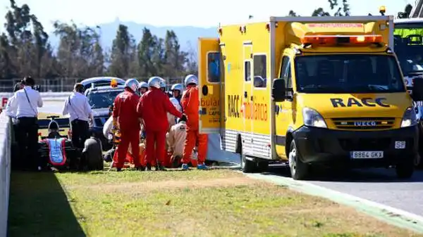 Per il protocollo sulla sicurezza Alonso è stato comunque subito portato al centro medico del tracciato e da lì in ospedale per alcuni controlli.