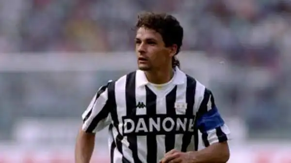 Dopo i primi passi al Vicenza, esplode alla Fiorentina: fa scalpore nell'estate del 1990 il trasferimento alla Juventus.