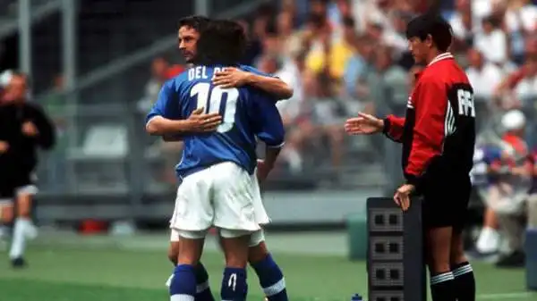Cesare Maldini lo porta ai Mondiali del 1998, quelli della staffetta con Del Piero terminati con un'altra eliminazione ai rigori, con la Francia.