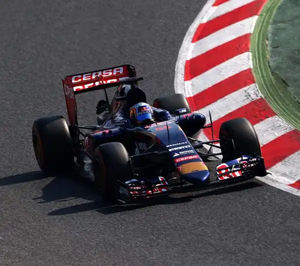 Solo 10 millesimi di ritardo dalla Red Bull di Daniel Ricciardo: La Ferrari di Kimi Raikkonen fa ben sperare nei test di Montmeló, a Barcellona. Rodaggio lunghissimo per Rosberg, che compie addirittur