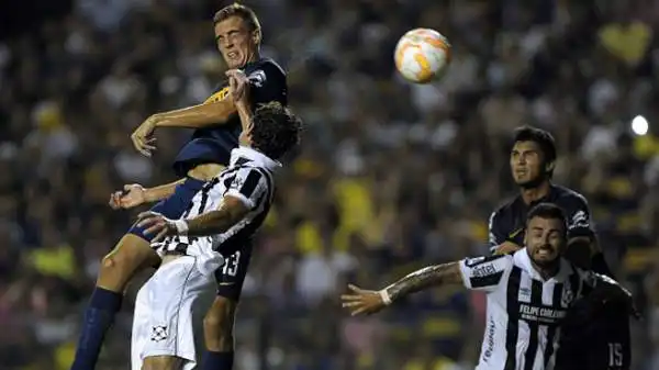 Partenza con il botto di Osvaldo con la nuova casacca del Boca. L'ex nerazzurro ha segnato una delle due reti che hanno permesso al Boca di superare i Wanderers di Montevideo in Coppa Libertadores.