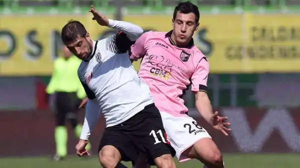 Cesena-Palermo 0-0. Brienza 7. Da solo tiene in apprensione i suoi ex compagni di squadra. I romagnoli che sperano nella salvezza si aggrappano a lui.