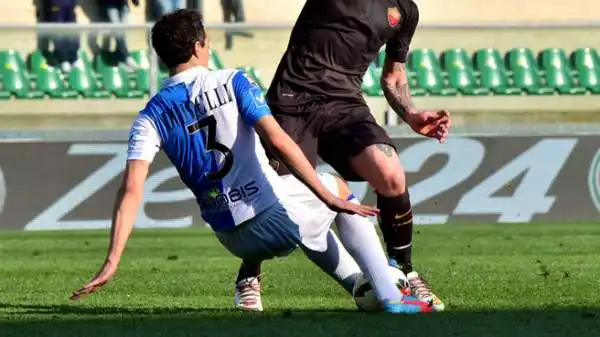 Chievo-Roma 0-0. Dainelli 7. Un vero e proprio muro, contro cui si schiantano quasi ineluttabilmente gli attaccanti giallorossi.