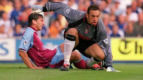 9 settembre 2000. Luc Nilis dell'Aston Villa si scontrò con Richard Wright, portiere dell'Ipswich: doppia frattura composta della gamba destra e fine carriera. Scongiurato il rischio di amputazione.