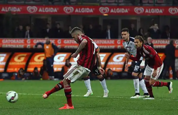 Il Milan torna alla vittoria e Inzaghi salva la panchina. Doppietta di Menez (il secondo su rigore che non c'era), gol di Mexes. Pareggio momentaneo di Farias.