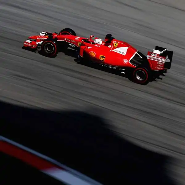 Dopo aver fatto benissimo nelle prime libere, le Ferrari confermano di essere in grande spolvero anche nelle seconde libere in Malesia con Raikkonen secondo alle spalle di Hamilton.