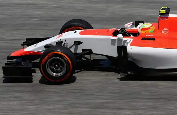 Finalmente in pista la nuova Manor, l'ultima scuderia iscrittasi al mondale 2015 nata sulle ceneri della Marussia. Will Stevens e Roberto Merhi i due piloti scelti dal team inglese.