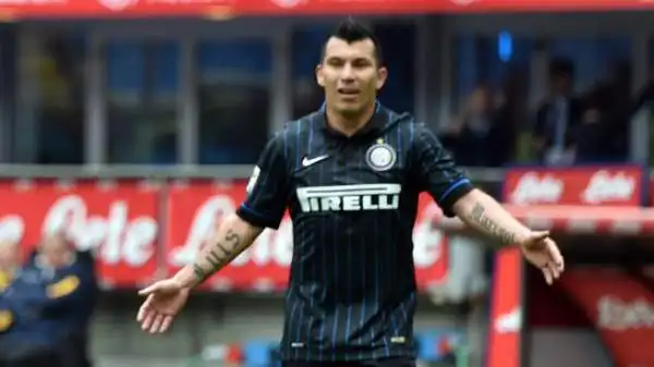 Inter-Parma 1-1. Medel 6. Non è un regista, ma il suo compito lo fa, non sbagliando mai. Tra le note più positive per Mancini.