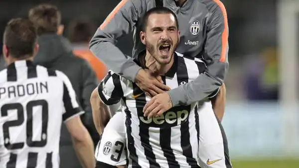 Bonucci 7,5. Dietro non concede uno spillo. E trova anche un gol da attaccante consumato. E' al suo massimo splendore.