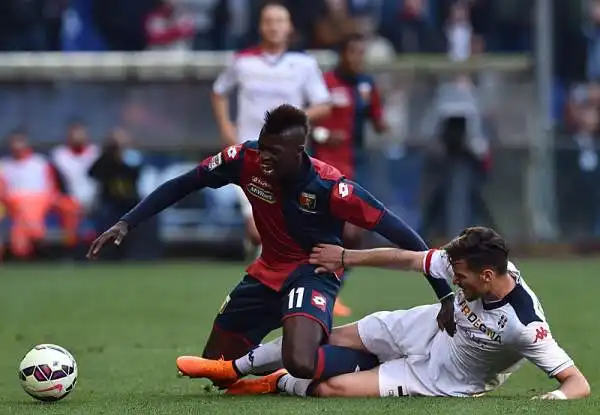 Convincente vittoria del Genoa firmata Niang e Iago Falque: il 'Grifone' sogna l'Europa League. Il Cagliari invece si ficca nei guai: è a -5 dall'Atalanta che ha una gara in meno.