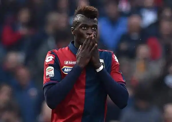 Convincente vittoria del Genoa firmata Niang e Iago Falque: il 'Grifone' sogna l'Europa League. Il Cagliari invece si ficca nei guai: è a -5 dall'Atalanta che ha una gara in meno.