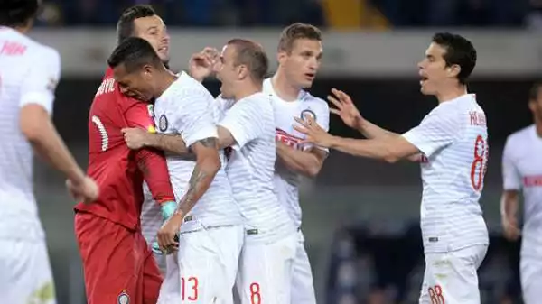 Verona-Inter 0-3. Handanovic 7. Conferma la sua fama di para rigori ipnotizzando Toni.