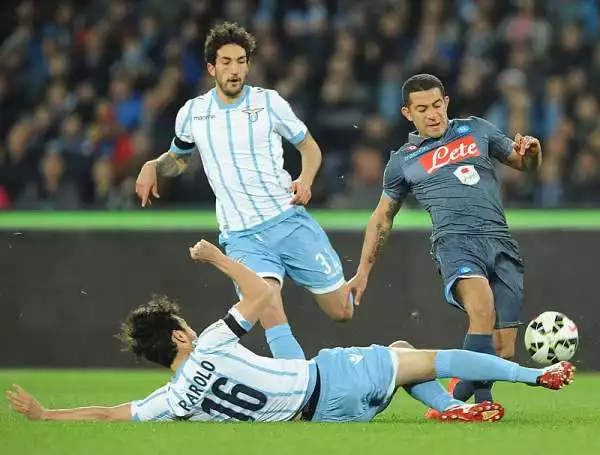 I biancocelesti espugnano il San Paolo con una rete di Lulic e si qualificano per la finale di Coppa Italia: si giocheranno il trofeo all'Olimpico contro la Juventus.