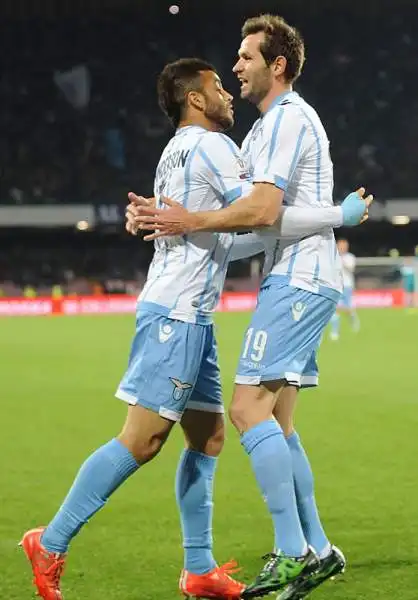 I biancocelesti espugnano il San Paolo con una rete di Lulic e si qualificano per la finale di Coppa Italia: si giocheranno il trofeo all'Olimpico contro la Juventus.