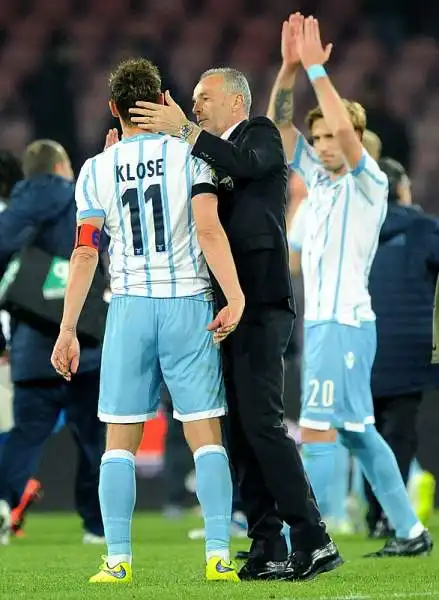 I biancocelesti espugnano il San Paolo con una rete di Lulic e si qualificano per la finale di Coppa Italia: si giocheranno il trofeo all'Olimpico contro la Juventus.