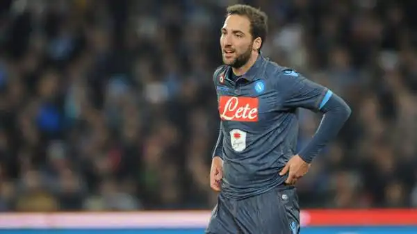 Higuain 5. Dopo aver tirato la carretta per troppo tempo, il Pipita ha finito la benzina. L'argentino è tornato dagli impegni con l'albiceleste sulle ginocchia, ma non può risolvere sempre tutto lui.