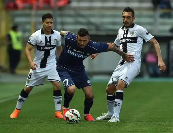 I ducali superano nel recupero di serie A i friulani con un gol di Varela e tornano alla vittoria davanti ai propri tifosi, dando continuità al pareggio di San Siro di sabato scorso.