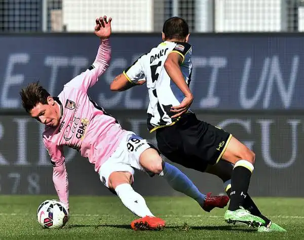 Il Palermo schianta l'Udinese grazie alle reti di Lazaar, Rigoni e Chochev. Per i friulani, in evidente difficoltà, non basta il gol del solito Totò Di Natale nel finale di partita.