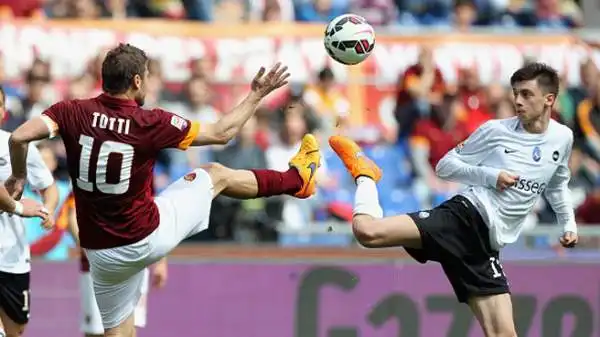 Roma-Atalanta 1-1. Totti 6,5. Torna in campo e segna su rigore dopo un minuto ma poi cala alla distanza, come tutta la squadra giallorossa.