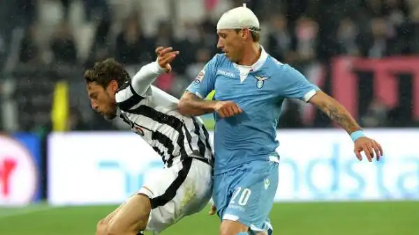 Juventus-Lazio 2-0. Biglia 4,5. Prende un colpo in testa e va bene. Ma l'intontimento non giustifica tutti i palloni e i contrasti persi in mezzo al campo.