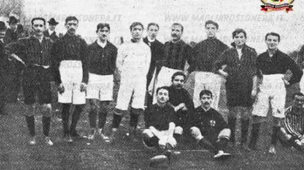 Il 18 ottobre 1908 va in scena il primo derby di Milano della storia: un'amichevole giocata a Chiasso terminata 2-1 per il Milan (in foto).