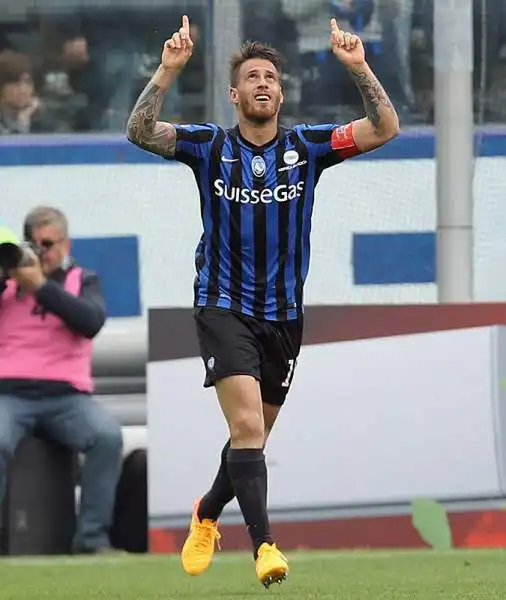 I nerazzurri recuperano due volte contro l'Empoli. Il 2-2 finale firmato Denis arriva a tempo scaduto. Di Saponara, Gomez, Maccarone e Denis i gol della partita.