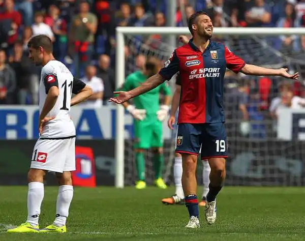 Il Genoa rinfocola le sue speranze di Europa League battendo per 3-1 il Cesena con le reti di Bertolacci, Perotti e Pavoletti. Di Carbonero il gol dei romagnoli.