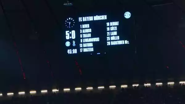 Bayern impaurito dopo aver perso 3-1 sul campo del Porto? In quaranta minuti i bavaresi ribaltano tutto all'Allianz Arena. E abbondantemente: ben cinque i gol segnati. Alla fine sarà 6-1.