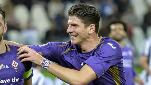Juventus-Fiorentina 3-2. Gomez 4. Serata pessima, non la vede quasi mai, ingabbiato dalla difesa bianconera.