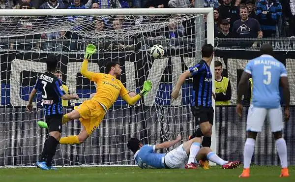 L'Atalanta fa la partita e passa meritatamente in vantaggio con un altro ex, Biava. Gli ospiti rischiano di crollare ma ad un quarto d'ora dal termine Parolo evita almeno la sconfitta.