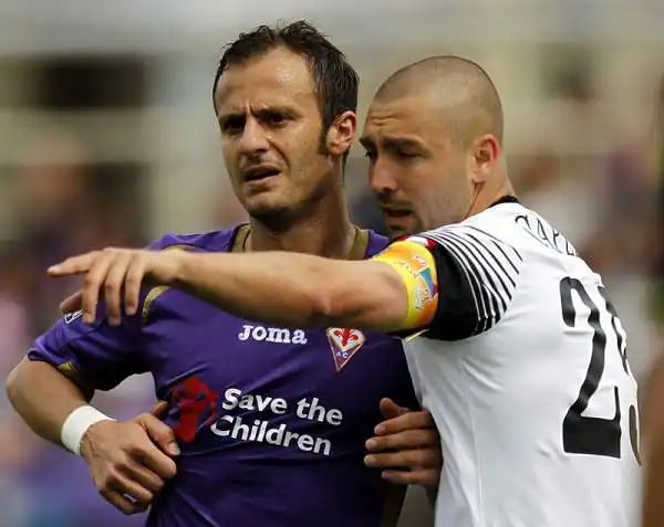 La Viola piega il Cesena con una doppietta di Ilicic e un gol nella ripresa Gilardino (cinquantesima rete in maglia viola). Rodriguez segna il gol della bandiera per i romagnoli.