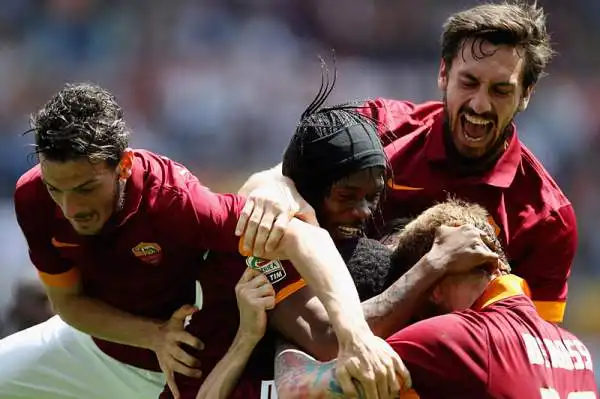 All'Olimpico preziosissimo successo, in ottica secondo posto, per la Roma che piega il Genoa grazie alle reti di Doumbia e Florenzi