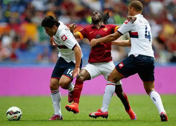 All'Olimpico preziosissimo successo, in ottica secondo posto, per la Roma che piega il Genoa grazie alle reti di Doumbia e Florenzi