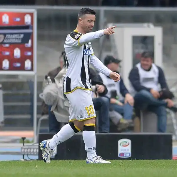 Successo esterno per l'Udinese al Bentegodi. A decidere il match di tacco il gol numero 206 del solito Di Natale, subito dopo l'espulsione diretta di Sala.