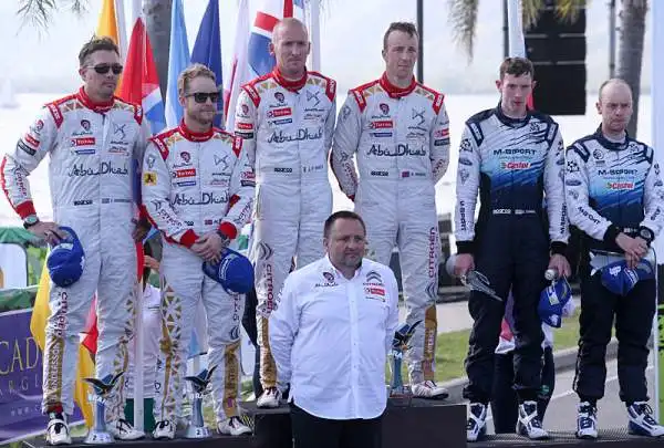 Kris Meeke si aggiudica la quarta prova del Mondiale. Il nordirlandese, nonostante una foratura, ha difeso il primato, andando a vincere con 18"1 di vantaggio sul compagno di squadra Ostberg.