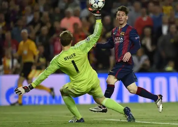 Messi allucinante, Bayern umiliato. Il Barcellona vince 3-0 e fa un grande passo avanti verso la finale di Champions League.