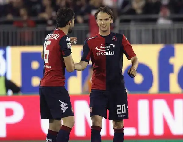 La squadra di Festa è più motivata e al 15' è già sul 2-0 con le reti di Ekdal e Farias. Prima del riposo arriva il tris di M'Poku su assist di Avelar: Nella ripresa è Cop ad arrotondare il punteggio.